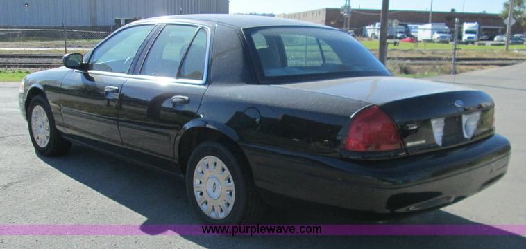 image for item I8696 2005 Ford Crown Victoria Police Interceptor