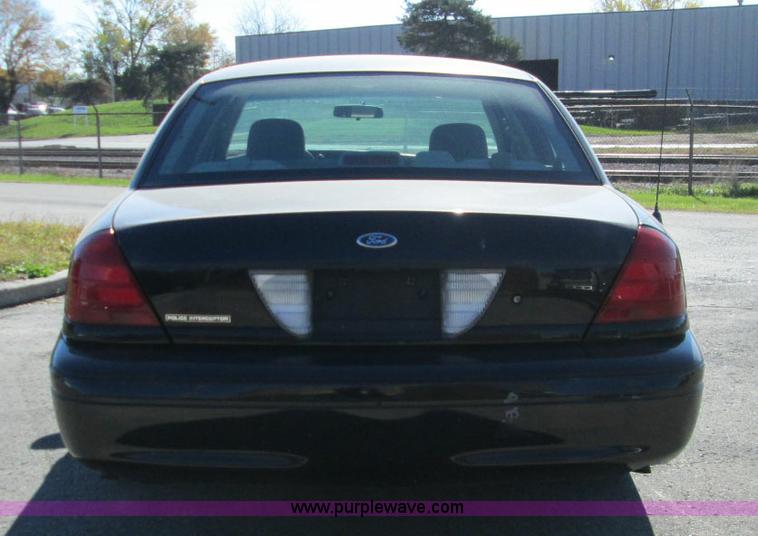 image for item I8696 2005 Ford Crown Victoria Police Interceptor