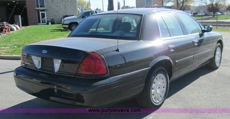 image for item I8696 2005 Ford Crown Victoria Police Interceptor