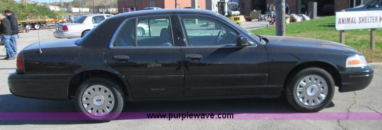 image for item I8696 2005 Ford Crown Victoria Police Interceptor