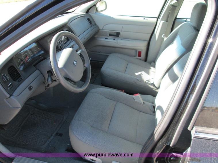 image for item I8696 2005 Ford Crown Victoria Police Interceptor
