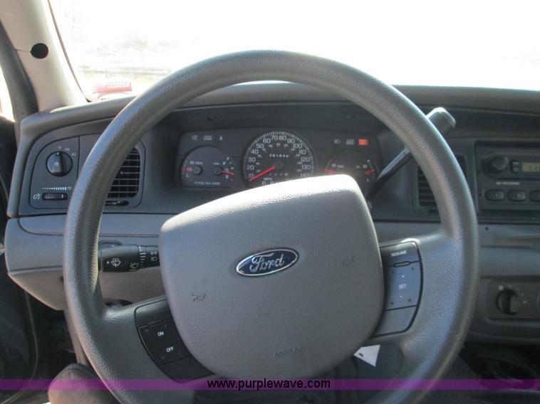 image for item I8696 2005 Ford Crown Victoria Police Interceptor