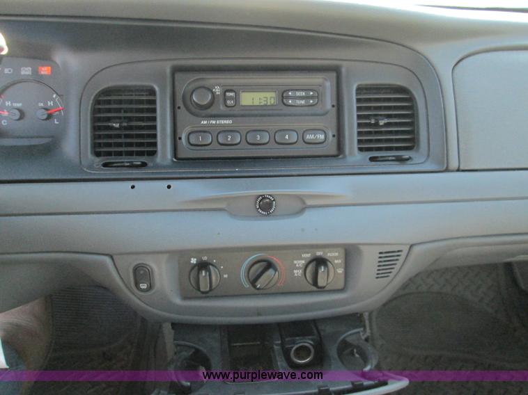 image for item I8696 2005 Ford Crown Victoria Police Interceptor