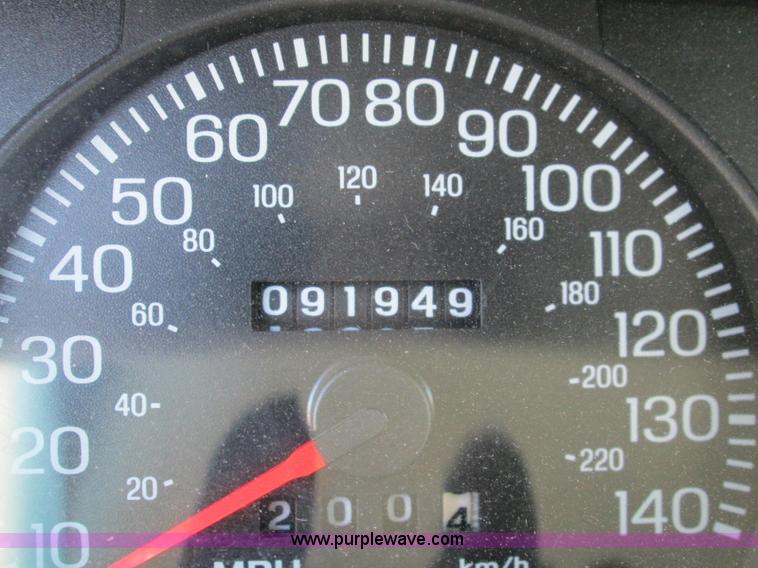 image for item I8696 2005 Ford Crown Victoria Police Interceptor