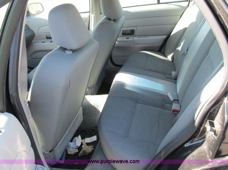 image for item I8696 2005 Ford Crown Victoria Police Interceptor