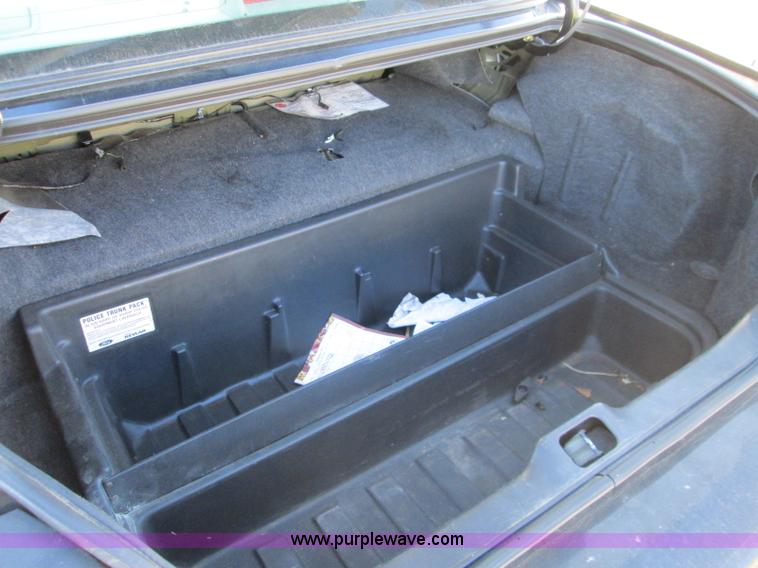 image for item I8696 2005 Ford Crown Victoria Police Interceptor