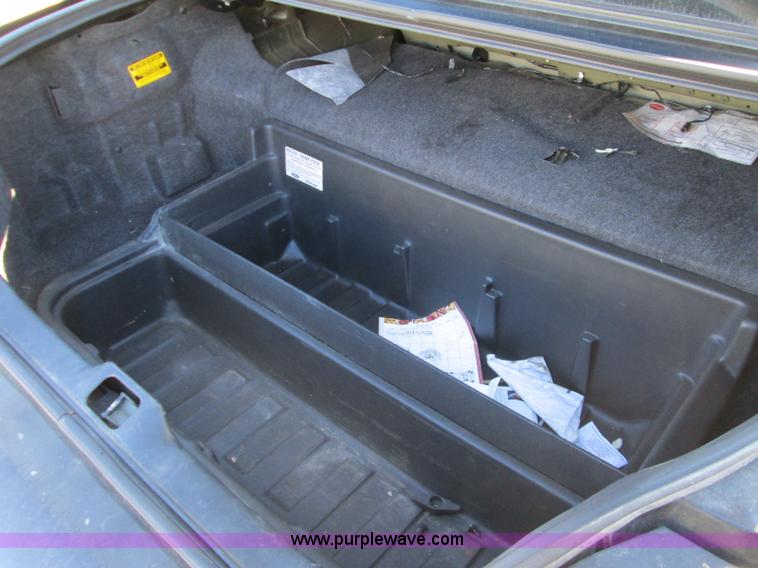 image for item I8696 2005 Ford Crown Victoria Police Interceptor