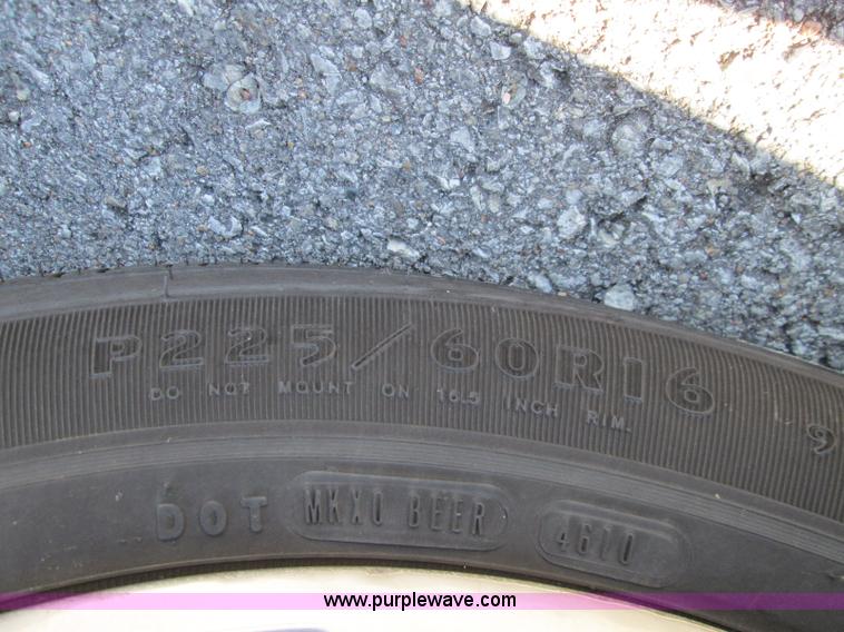 image for item I8696 2005 Ford Crown Victoria Police Interceptor