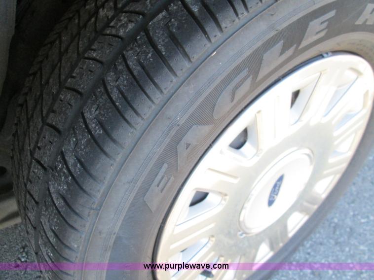 image for item I8696 2005 Ford Crown Victoria Police Interceptor