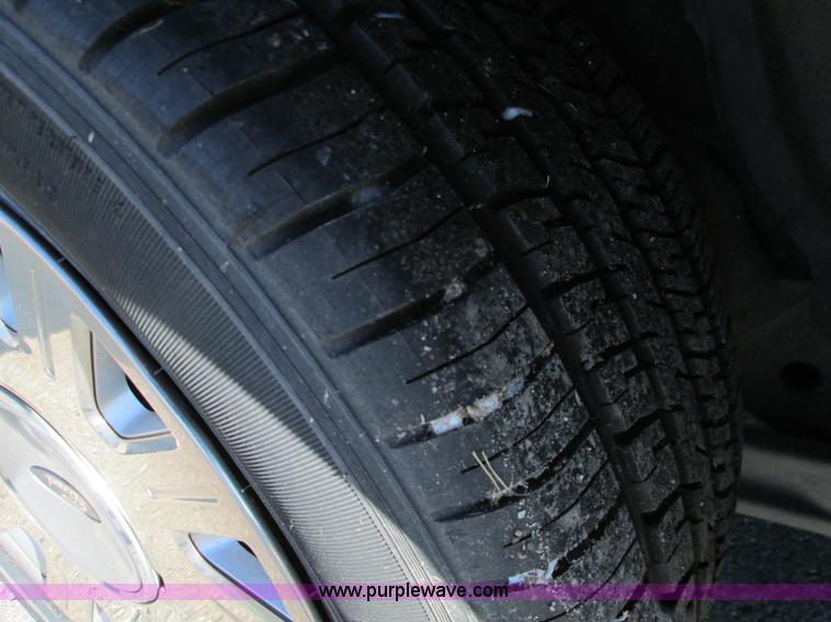 image for item I8696 2005 Ford Crown Victoria Police Interceptor