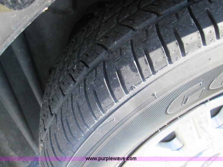 image for item I8696 2005 Ford Crown Victoria Police Interceptor