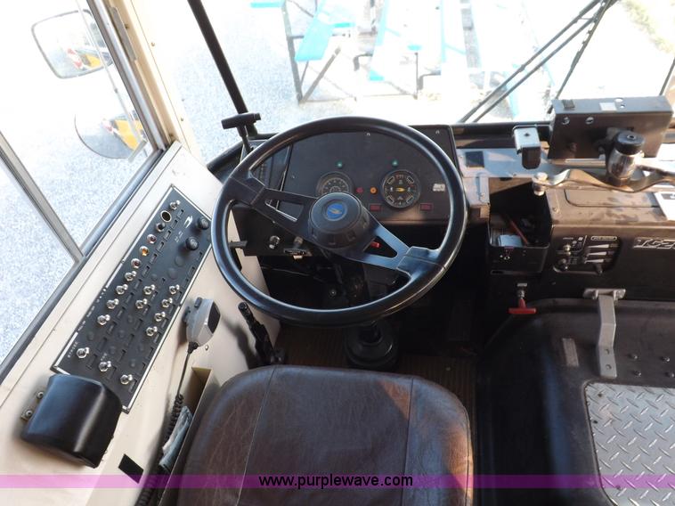 image for item K3019 1992 Blue Bird TC2000 school bus