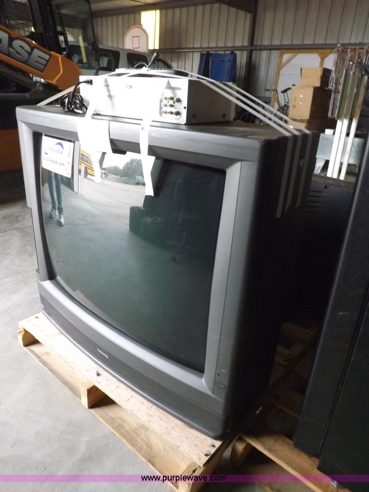 image for item K3022 Assorted electronics
