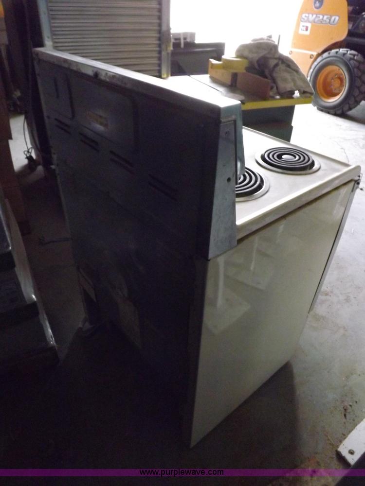 image for item K3027 Whirlpool self-cleaning oven