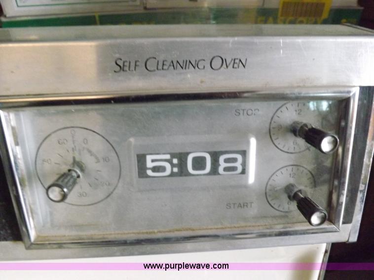image for item K3027 Whirlpool self-cleaning oven