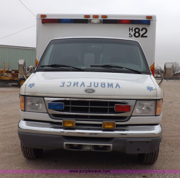 image for item K3045 2000 Ford 801 ambulance