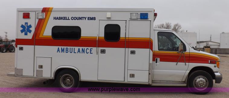 image for item K3045 2000 Ford 801 ambulance