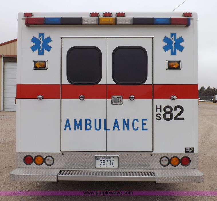 image for item K3045 2000 Ford 801 ambulance