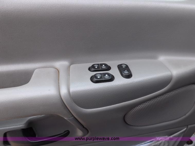 image for item K3045 2000 Ford 801 ambulance