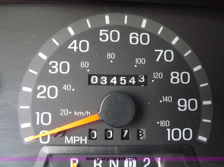 image for item K3045 2000 Ford 801 ambulance