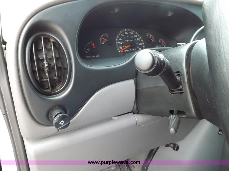 image for item K3045 2000 Ford 801 ambulance