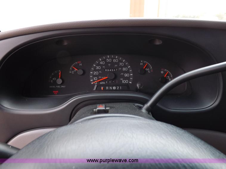 image for item K3045 2000 Ford 801 ambulance