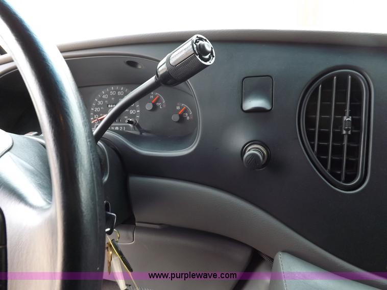 image for item K3045 2000 Ford 801 ambulance