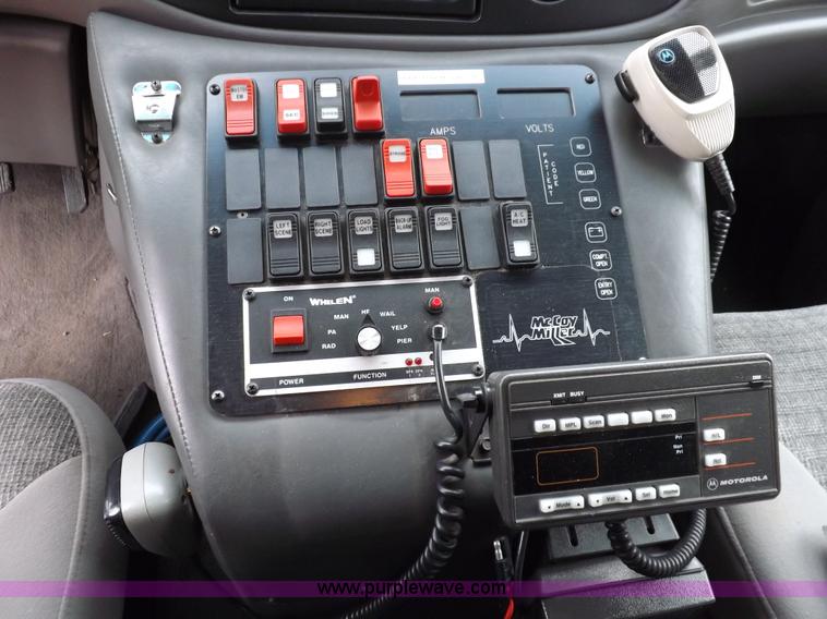 image for item K3045 2000 Ford 801 ambulance