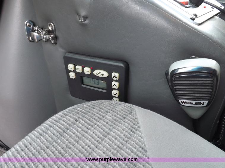 image for item K3045 2000 Ford 801 ambulance