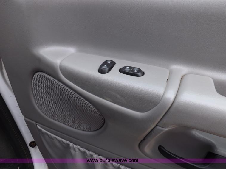 image for item K3045 2000 Ford 801 ambulance