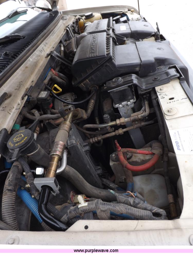 image for item K3045 2000 Ford 801 ambulance