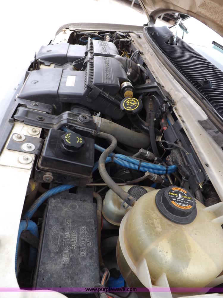 image for item K3045 2000 Ford 801 ambulance