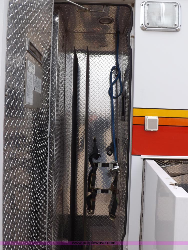 image for item K3045 2000 Ford 801 ambulance
