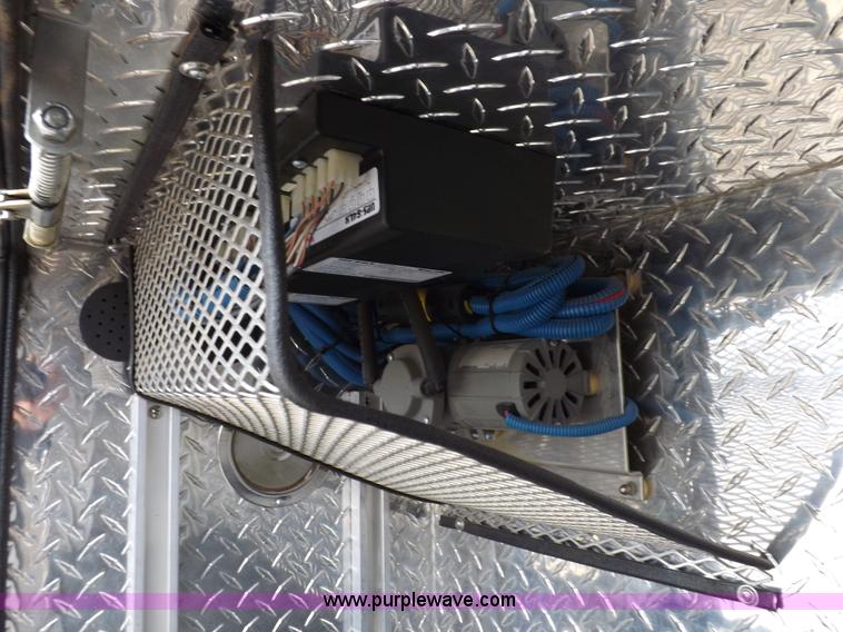 image for item K3045 2000 Ford 801 ambulance