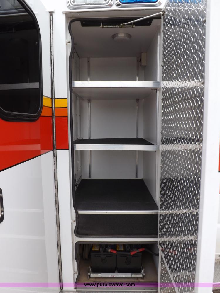image for item K3045 2000 Ford 801 ambulance