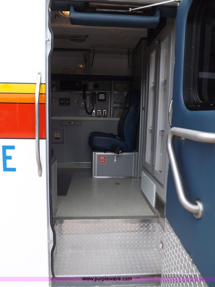 image for item K3045 2000 Ford 801 ambulance