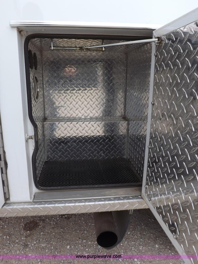 image for item K3045 2000 Ford 801 ambulance