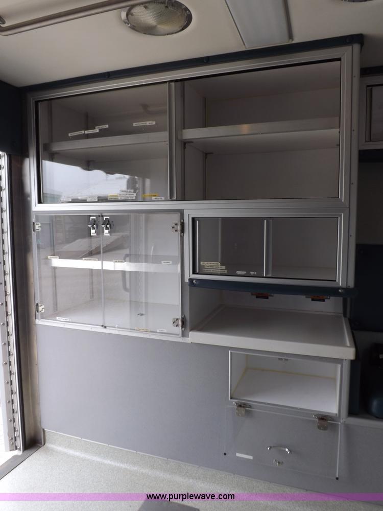 image for item K3045 2000 Ford 801 ambulance