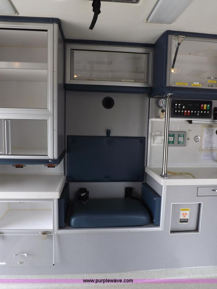 image for item K3045 2000 Ford 801 ambulance