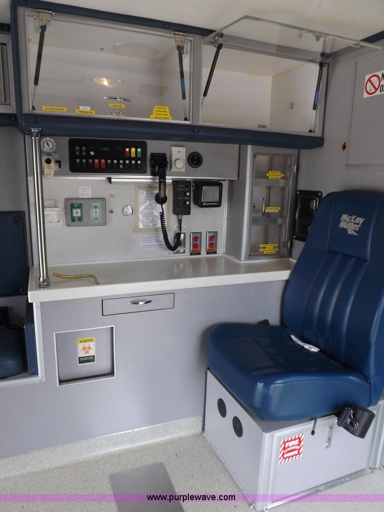 image for item K3045 2000 Ford 801 ambulance