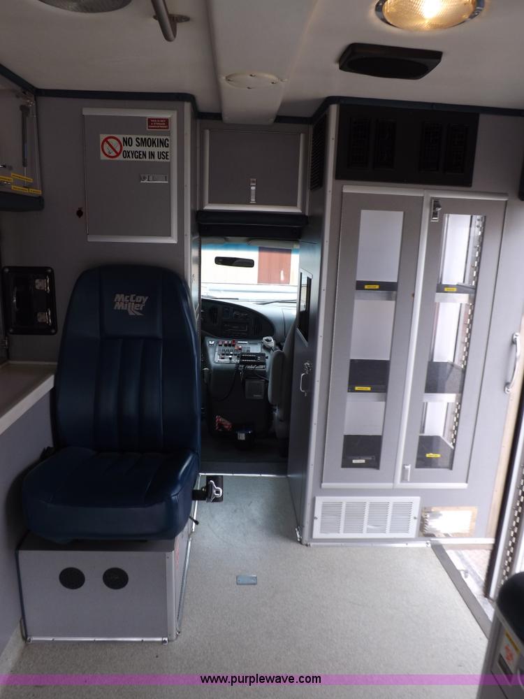 image for item K3045 2000 Ford 801 ambulance