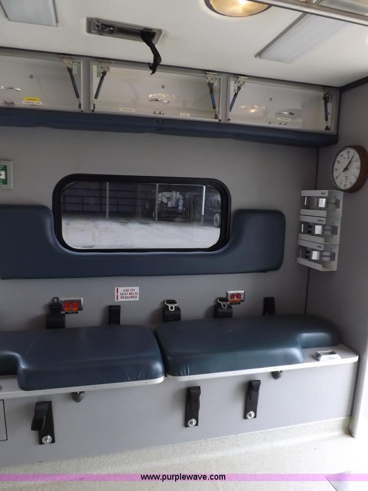 image for item K3045 2000 Ford 801 ambulance