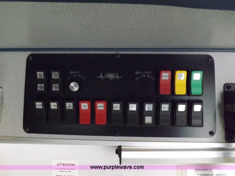 image for item K3045 2000 Ford 801 ambulance