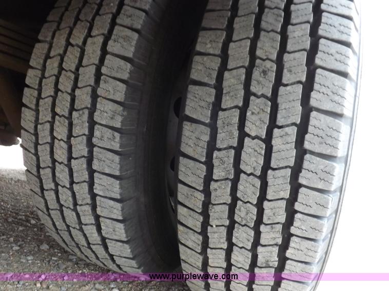 image for item K3045 2000 Ford 801 ambulance