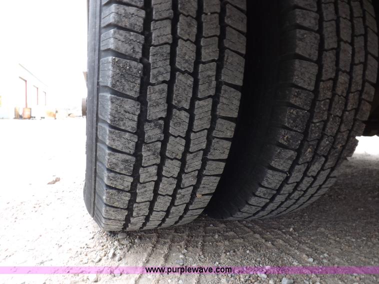 image for item K3045 2000 Ford 801 ambulance