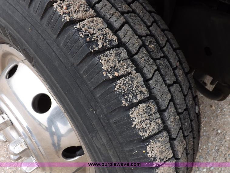 image for item K3045 2000 Ford 801 ambulance