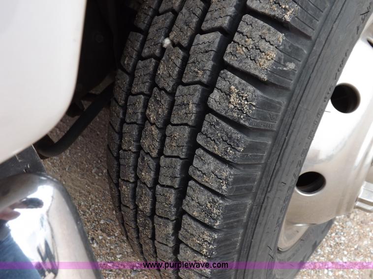 image for item K3045 2000 Ford 801 ambulance