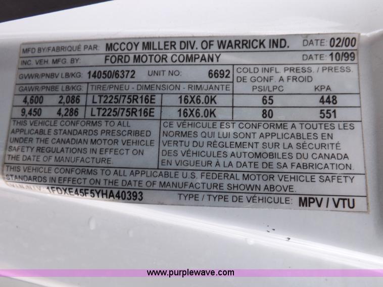 image for item K3045 2000 Ford 801 ambulance