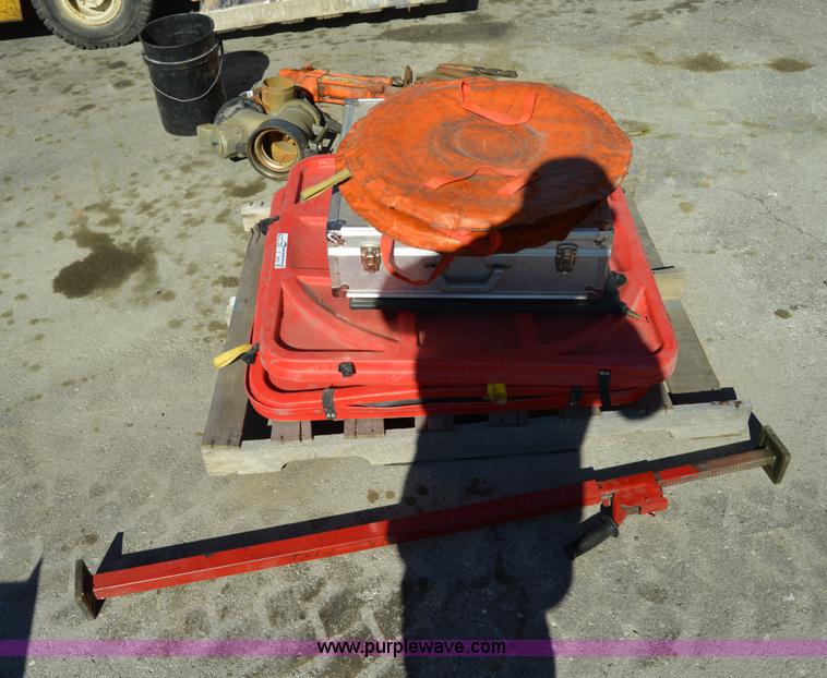 Assorted pneumatic pillow/jacks in North Kansas City, MO Item Z9053