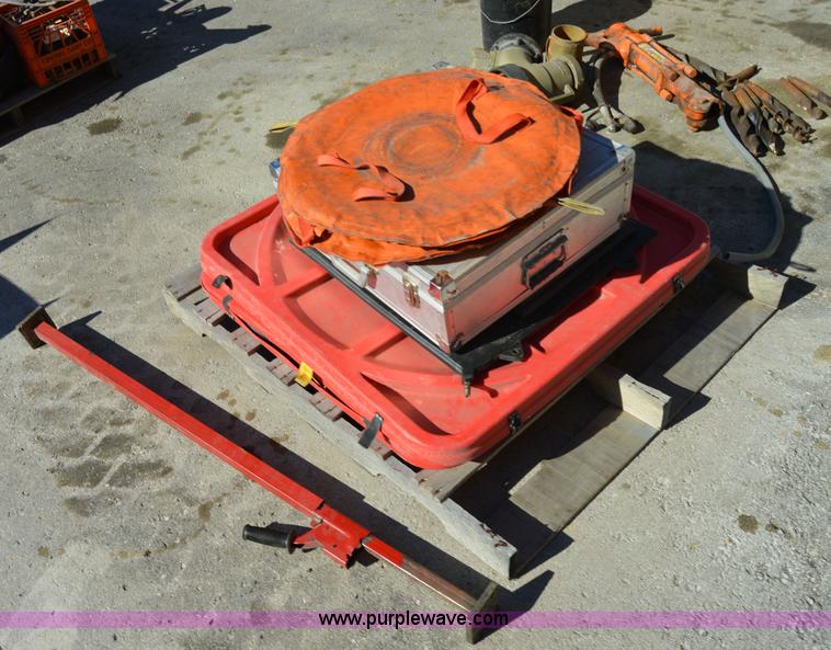 Assorted pneumatic pillow/jacks in North Kansas City, MO Item Z9053